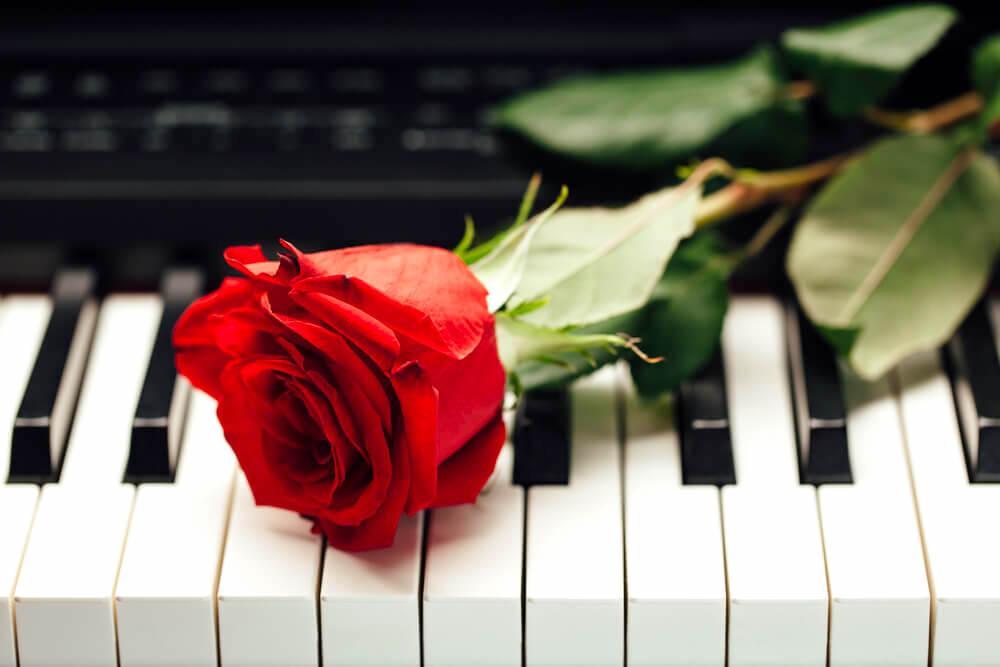 rose on piano
