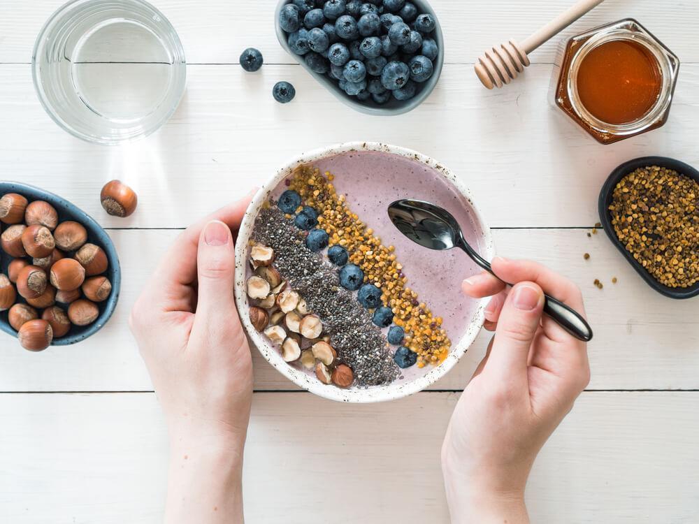 Smoothie bowl with bee pollen