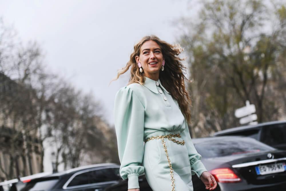 Woman with puffed sleeves and skirt