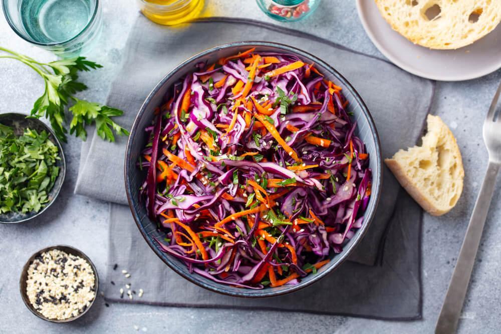 Red cabbage salad