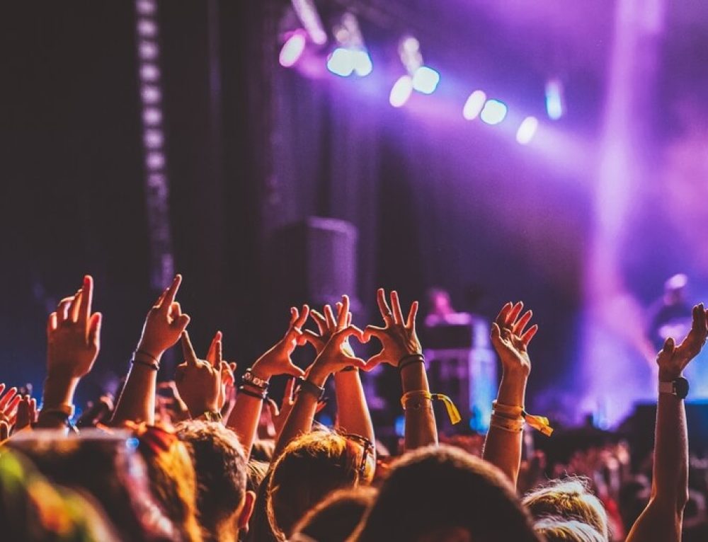 How to Host the Perfect Movie Night: Entertainment Tips - AAD Blog